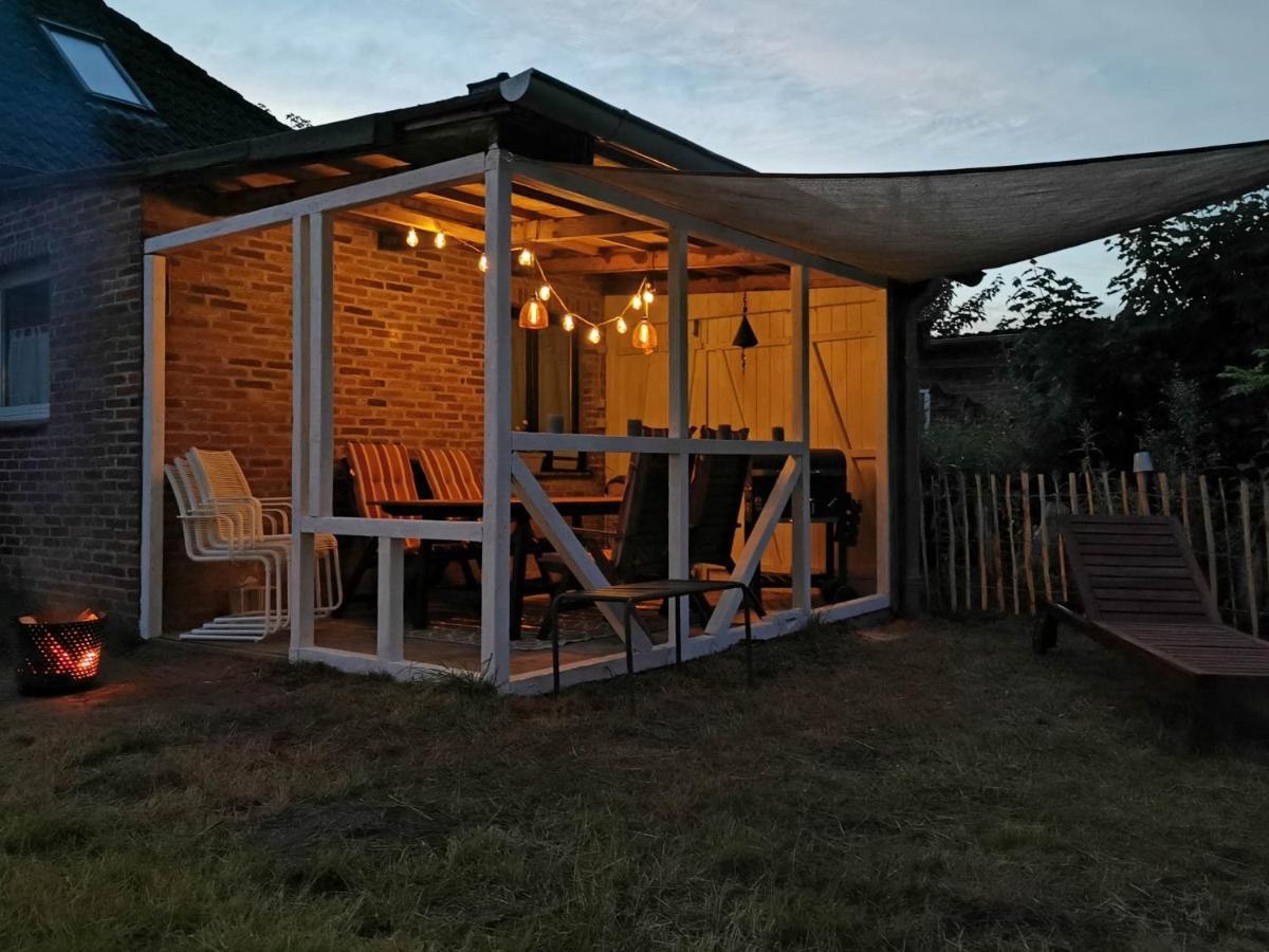 Ferienglueck An Der Nordsee Buche Deine Erdgeschoss-Ferienwohnung Mit Kamin Terrasse Und Eingezaeuntem Garten Fuer Unvergessliche Auszeiten Altfunnixsiel 외부 사진